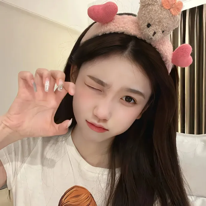 明星代言被曝黑料引官司，前后半年街拍现场画面流出